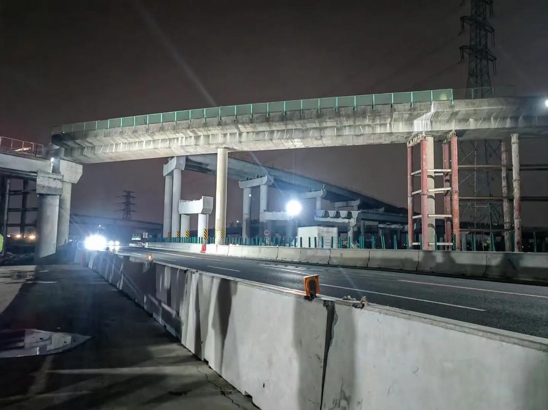 成都混凝土切割 桥梁切割 绳锯切割  支撑梁切割拆除图2